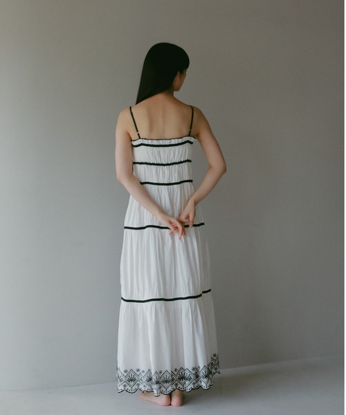 CASA FLINE（カーサフライン）の「エンブロイダリーティアードドレス