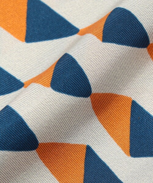 TOMORROWLAND （トゥモローランド）の「GMSC TWILLINO スカーフ（バンダナ/スカーフ・レディース・ベージュ系その他/グレー系その他2・FREE）」の3枚目の写真