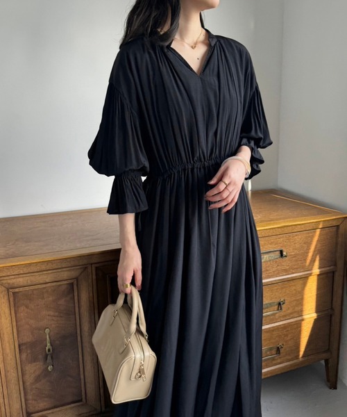 one after another NICE CLAUP（ワンアフターアナザーナイスクラップ）の「サイドリボンワンピース（ワンピース・レディース・アイボリー/ブラック/ピンクベージュ・SMALL/MEDIUM/LARGE）」の2枚目の写真