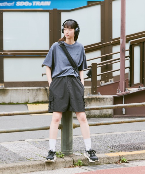 flaner（フラネ）の「Loose pigment logo tee / ルーズピグメントロゴT（Tシャツ/カットソー・レディース・ブラック/ネイビー/グレー・LARGE/MEDIUM）」の7枚目の写真