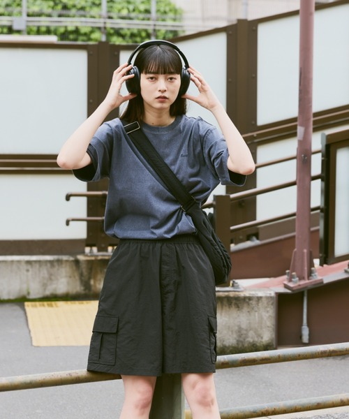 flaner（フラネ）の「Loose pigment logo tee / ルーズピグメントロゴT（Tシャツ/カットソー・レディース・ブラック/ネイビー/グレー・LARGE/MEDIUM）」の8枚目の写真