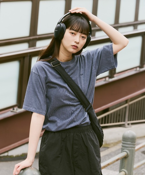 flaner（フラネ）の「Loose pigment logo tee / ルーズピグメントロゴT（Tシャツ/カットソー・レディース・ブラック/ネイビー/グレー・LARGE/MEDIUM）」の10枚目の写真