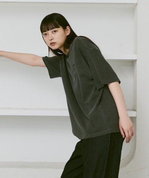 flaner（フラネ）の「Loose pigment logo tee / ルーズピグメントロゴT（Tシャツ/カットソー・レディース・ブラック/ネイビー/グレー・LARGE/MEDIUM）」の22枚目の写真