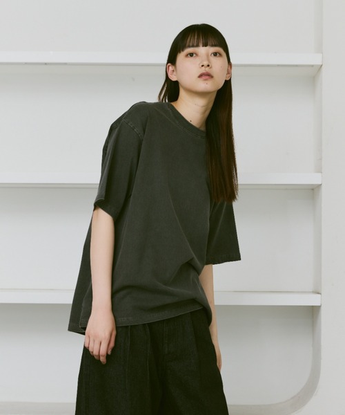 flaner（フラネ）の「Loose pigment logo tee / ルーズピグメントロゴT（Tシャツ/カットソー・レディース・ブラック/ネイビー/グレー・LARGE/MEDIUM）」の19枚目の写真