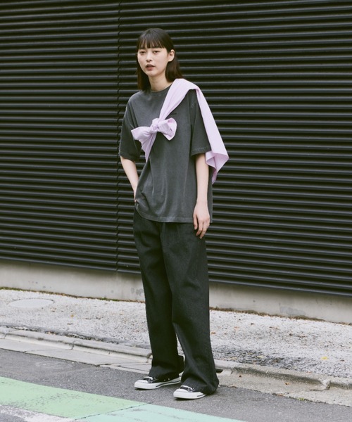 flaner（フラネ）の「Loose pigment logo tee / ルーズピグメントロゴT（Tシャツ/カットソー・レディース・ブラック/ネイビー/グレー・LARGE/MEDIUM）」の11枚目の写真