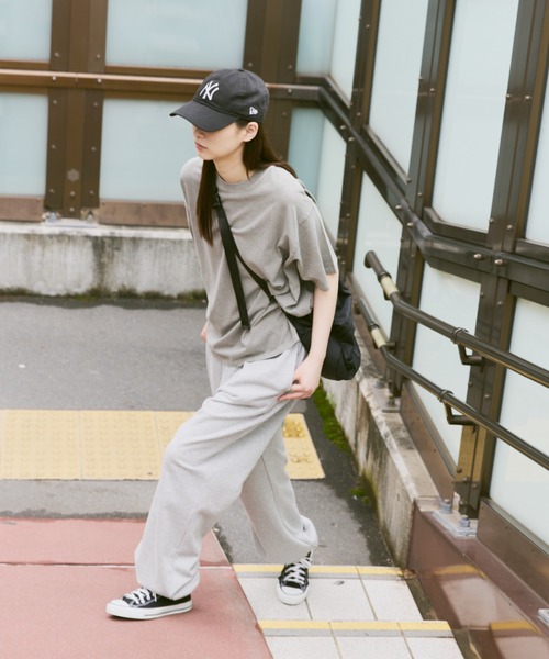 flaner（フラネ）の「Loose pigment logo tee / ルーズピグメントロゴT（Tシャツ/カットソー・レディース・ブラック/ネイビー/グレー・LARGE/MEDIUM）」の4枚目の写真