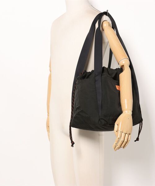 IO(イオ)(イオ)の「UNIVERSAL OVERALL / UO シンゲンブドウバッグM / UVO-188(ショルダーバッグ・レディース・ベージュ/グレー系その他/オリーブ/ブラック・ONESIZE)」の7枚目の写真