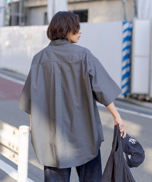 FREAK'S STORE(フリークスストア)の「限定展開 SUPER BIG S/S レギュラーカラーシャツ / ビッグシルエット(シャツ/ブラウス・メンズ・ブルー系その他/ホワイト系その他/サックスブルー/オリーブ/ベージュ/ブラック/チャコールグレー/ホワイト・SMALL/MEDIUM/LARGE)」の19枚目の写真