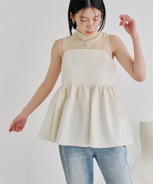 titivate(ティティベイト)の「フラワージャガードキャミソールトップス(キャミソール・レディース・ネイビー/ブラック/アイボリー・M)」の2枚目の写真