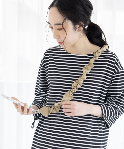 studio CLIP（スタディオクリップ）の「フリルドロストスマホショルダー（スマホグッズ・レディース・ベージュ/ブラック/カーキ・FREE）」の4枚目の写真