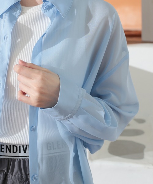 Honeys(ハニーズ)の「ショート丈シアーシャツ(シャツ/ブラウス・レディース・ホワイト/ライトグレー/ブラック/サックスブルー/イエロー/パープル/ピンク/モカ/スミクロ・SS/S/M/L)」の21枚目の写真