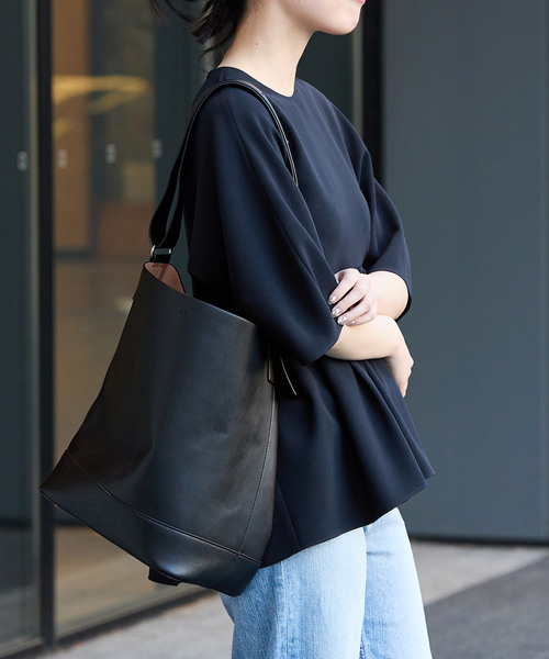 IENA（イエナ）の「ペプラムギャザーブラウス（シャツ/ブラウス・レディース・ベージュ/ネイビー・FREE）」の10枚目の写真