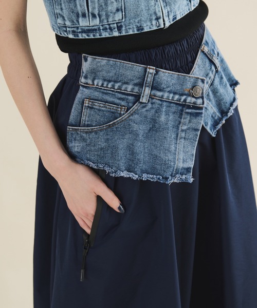 MERLOT（メルロー）の「デニム×ナイロンコンビスカート（デニムスカート・レディース・ネイビー・FREE）」の6枚目の写真