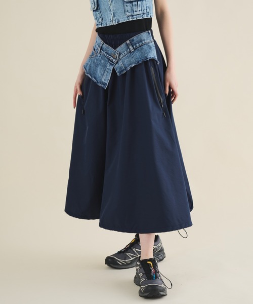 MERLOT（メルロー）の「デニム×ナイロンコンビスカート（デニムスカート・レディース・ネイビー・FREE）」の2枚目の写真