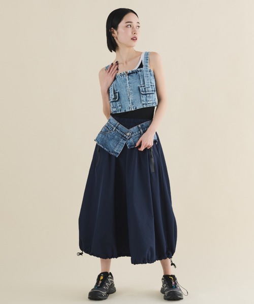 MERLOT（メルロー）の「デニム×ナイロンコンビスカート（デニムスカート・レディース・ネイビー・FREE）」の13枚目の写真