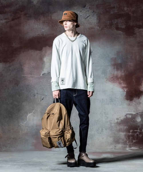 glamb（グラム）の「Rubber Tag Daypack / ラバータグデイパック（バックパック/リュック・メンズ・ブラック/ベージュ・FREE）」の6枚目の写真