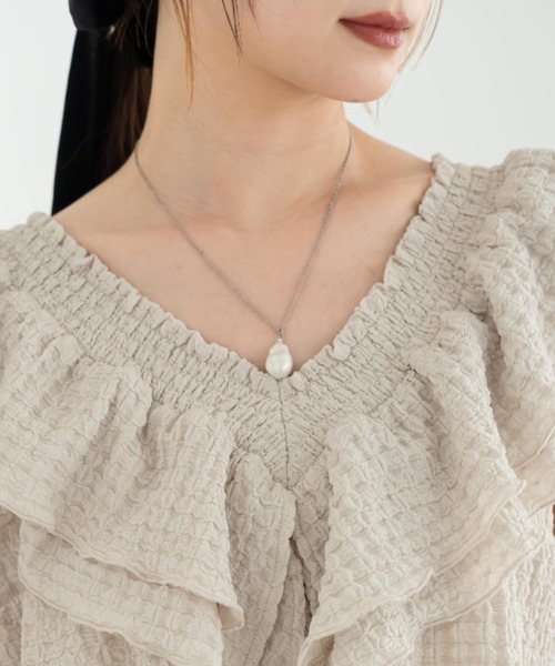 hinari（ヒナリ）の「変形パールモチーフネックレス（ネックレス・レディース・シルバー・FREE）」の12枚目の写真