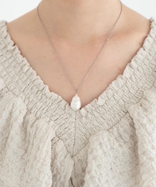 hinari（ヒナリ）の「変形パールモチーフネックレス（ネックレス・レディース・シルバー・FREE）」の11枚目の写真