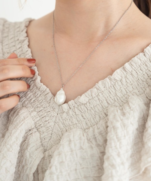 hinari（ヒナリ）の「変形パールモチーフネックレス（ネックレス・レディース・シルバー・FREE）」の8枚目の写真