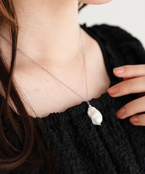 hinari（ヒナリ）の「変形パールモチーフネックレス（ネックレス・レディース・シルバー・FREE）」の14枚目の写真