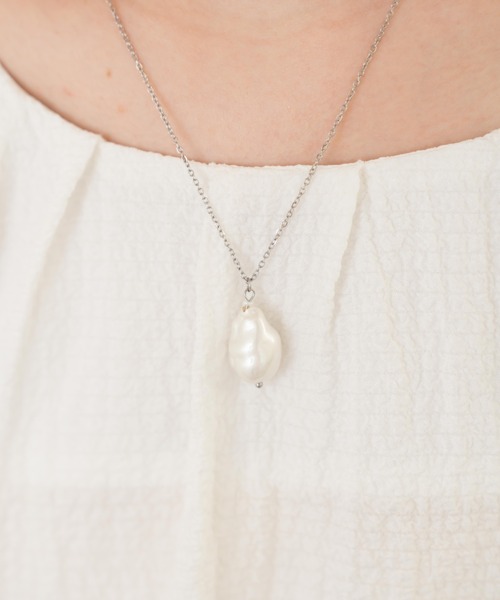 hinari（ヒナリ）の「変形パールモチーフネックレス（ネックレス・レディース・シルバー・FREE）」の16枚目の写真