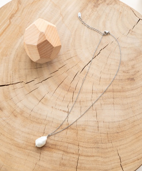 hinari（ヒナリ）の「変形パールモチーフネックレス（ネックレス・レディース・シルバー・FREE）」の3枚目の写真