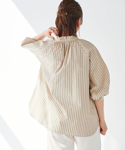 le.coeur blanc（ルクールブラン）の「フリルカラーボリュームスリーブブラウス（シャツ/ブラウス・レディース・グリーン系その他/ベージュ系その他2・38）」の3枚目の写真