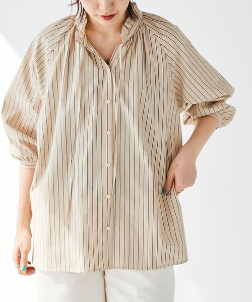 le.coeur blanc（ルクールブラン）の「フリルカラーボリュームスリーブブラウス（シャツ/ブラウス・レディース・グリーン系その他/ベージュ系その他2・38）」の4枚目の写真