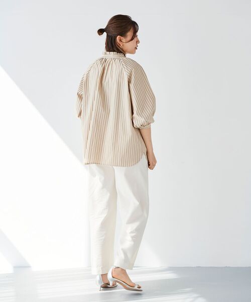 le.coeur blanc（ルクールブラン）の「フリルカラーボリュームスリーブブラウス（シャツ/ブラウス・レディース・グリーン系その他/ベージュ系その他2・38）」の9枚目の写真