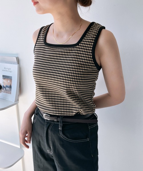 AS KNOW AS plus(アズノゥアズプラス)の「◎ハニカム柄ジャガードニットタンクトップ(タンクトップ・レディース・オレンジ/グレー/ブラック/ライトブルー・FREE)」の2枚目の写真