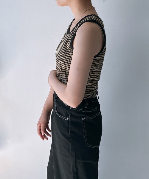 AS KNOW AS plus(アズノゥアズプラス)の「◎ハニカム柄ジャガードニットタンクトップ(タンクトップ・レディース・オレンジ/グレー/ブラック/ライトブルー・FREE)」の9枚目の写真