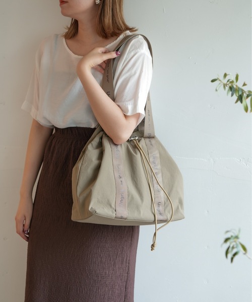 Ungrid(アングリッド)の「【Ungrid/アングリッド】 ソフトナイロン×牛革ハンドル 2way巾着トートバッグ(トートバッグ・レディース・ブラック/アイボリー/グレイッシュベージュ/カーキ/ブラウン系その他/ブルーグレー/マスタード/オレンジ/ミント/ピンク・FREE)」の6枚目の写真