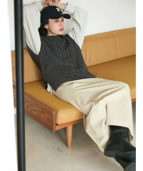 Ungrid(アングリッド)の「【WEB限定】パッチワークケーブルニットベスト(ベスト・レディース・チャコールグレー/アイボリー/グリーン・FREE)」の7枚目の写真