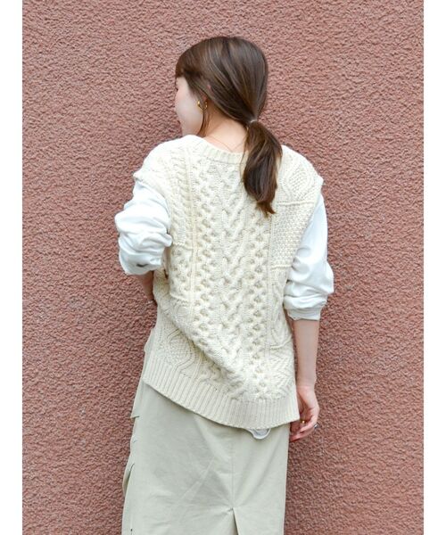 Ungrid(アングリッド)の「【WEB限定】パッチワークケーブルニットベスト(ベスト・レディース・チャコールグレー/アイボリー/グリーン・FREE)」の14枚目の写真