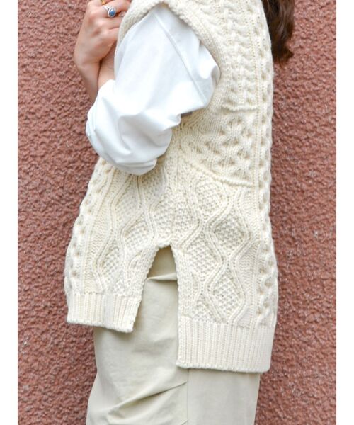 Ungrid(アングリッド)の「【WEB限定】パッチワークケーブルニットベスト(ベスト・レディース・チャコールグレー/アイボリー/グリーン・FREE)」の15枚目の写真
