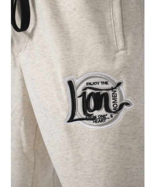 【セール】【RE730】ワッペン付きジョガーパンツ ユニセックス(その他パンツ)|RE730(アールイーセブンサーティー) 【セール】【RE730】ワッペン付きジョガーパンツ ユニセックス(その他パンツ)|RE730(アールイーセブンサーティー)