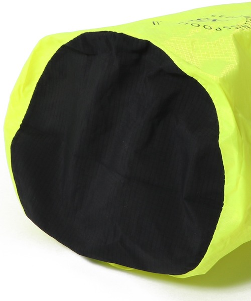 Speedo（スピード）の「SPEEDO / ウォータープルーフロールトップ８リットル（ショルダーバッグ・レディース・イエロー/ブラック・FREE）」の9枚目の写真