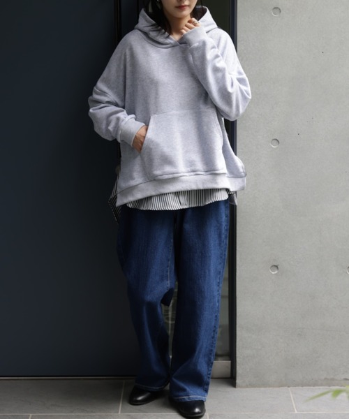 HUG.U(ハグユー)の「抜け感パーカー(パーカー・レディース・ベージュ/ダークグレー/オートミール/ブラック/ライトベージュ/アッシュブラウン/グレー/ブルー・M/L)」の18枚目の写真