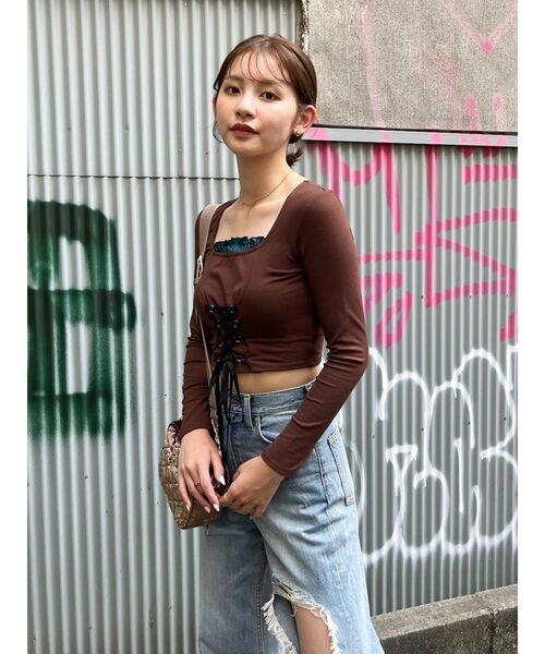 EVRIS（エヴリス）の「レースアップデザインクロップドトップス（T