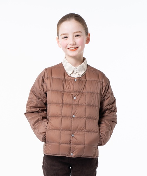 TAION（タイオン）の「【TAION(タイオン)】〈キッズ〉ベーシック クルーネックボタン インナーダウンジャケット（ダウンジャケット/コート・キッズ・ダークオリーブ/カーキ/ブラウン系1/ブラック系3/レッド系その他/チョコ/ミント/ブラック/ライム/バーガンディー/グレー/サンドベージュ/レモンイエロー/ネイビー系6/ダークパープル/ベージュ/ラベンダー/ダークオレンジ/ダークネイビー/オレンジ/ネイビー/チャコール/チャコールグレー/キャメル/ダークグリーン/ライトピンク/オリーブ/ダークブルー/モカ/ライトブルー/オフホワイト/ケリーグリーン/ライトグレー/ベージュ系5・130/110/150/140/120/100）」の8枚目の写真
