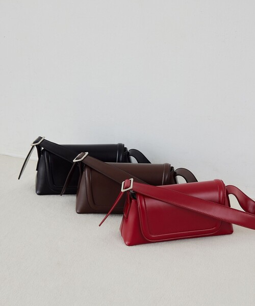 EMMEL REFINES（エメルリファインズ）の「＜EMMEL REFINES＞EM フラップ ショルダーバッグ（ショルダーバッグ・レディース・ダークブラウン/レッド/ブラック・FREE）」の3枚目の写真