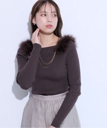 フェザーオフショルニット
