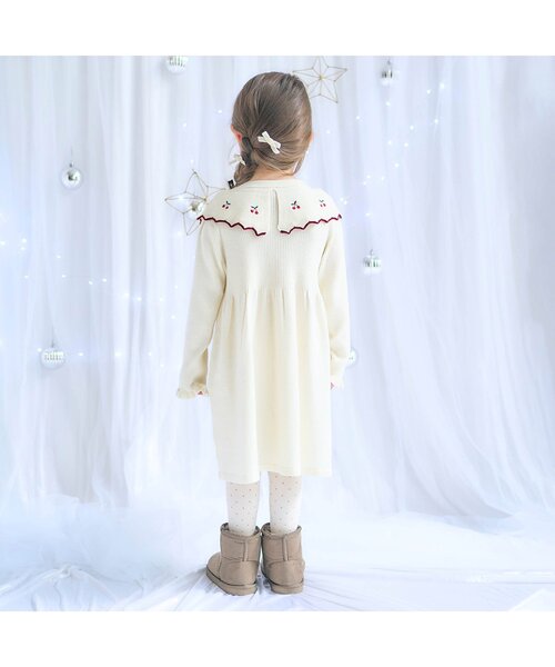 apres les cours（アプレレクール）の「スカラップ衿刺繍ニットワンピース（ワンピース・キッズ・アイボリー/レッド・80/90/100/110/120/130/140）」の4枚目の写真