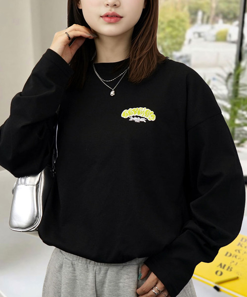 Candlestick(キャンドルスティック)の「ワイドシルエット シンプル 刺繍 ロゴ ロンT(Tシャツ/カットソー・レディース・ブラック系2/ダークグリーン/ホワイト系/ホワイト系2/ブラック/ブラウン系/サックスブルー/スミクロ/ブラック系/モカ/ホワイト/ブラック系3/グレー系/ブラック系7/ブラック系6/ホワイト系4/ホワイト系3/ホワイト系1/ブラック系5/バーガンディー/ブラック系1/ブラック系4/ホワイト系5/ブラック系8/ブラック系9/ホワイト系6・M/L/LL)」の13枚目の写真
