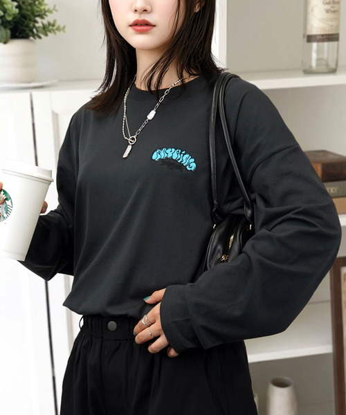 Candlestick(キャンドルスティック)の「ワイドシルエット シンプル 刺繍 ロゴ ロンT(Tシャツ/カットソー・レディース・ブラック系2/ダークグリーン/ホワイト系/ホワイト系2/ブラック/ブラウン系/サックスブルー/スミクロ/ブラック系/モカ/ホワイト/ブラック系3/グレー系/ブラック系7/ブラック系6/ホワイト系4/ホワイト系3/ホワイト系1/ブラック系5/バーガンディー/ブラック系1/ブラック系4/ホワイト系5/ブラック系8/ブラック系9/ホワイト系6・M/L/LL)」の14枚目の写真