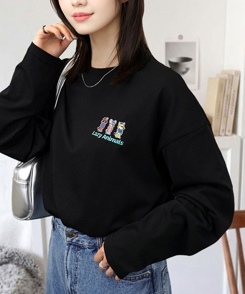 Candlestick(キャンドルスティック)の「ワイドシルエット シンプル 刺繍 ロゴ ロンT(Tシャツ/カットソー・レディース・ブラック系2/ダークグリーン/ホワイト系/ホワイト系2/ブラック/ブラウン系/サックスブルー/スミクロ/ブラック系/モカ/ホワイト/ブラック系3/グレー系/ブラック系7/ブラック系6/ホワイト系4/ホワイト系3/ホワイト系1/ブラック系5/バーガンディー/ブラック系1/ブラック系4/ホワイト系5/ブラック系8/ブラック系9/ホワイト系6・M/L/LL)」の15枚目の写真