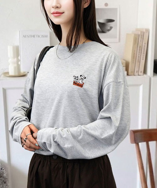 Candlestick(キャンドルスティック)の「ワイドシルエット シンプル 刺繍 ロゴ ロンT(Tシャツ/カットソー・レディース・ブラック系2/ダークグリーン/ホワイト系/ホワイト系2/ブラック/ブラウン系/サックスブルー/スミクロ/ブラック系/モカ/ホワイト/ブラック系3/グレー系/ブラック系7/ブラック系6/ホワイト系4/ホワイト系3/ホワイト系1/ブラック系5/バーガンディー/ブラック系1/ブラック系4/ホワイト系5/ブラック系8/ブラック系9/ホワイト系6・M/L/LL)」の21枚目の写真