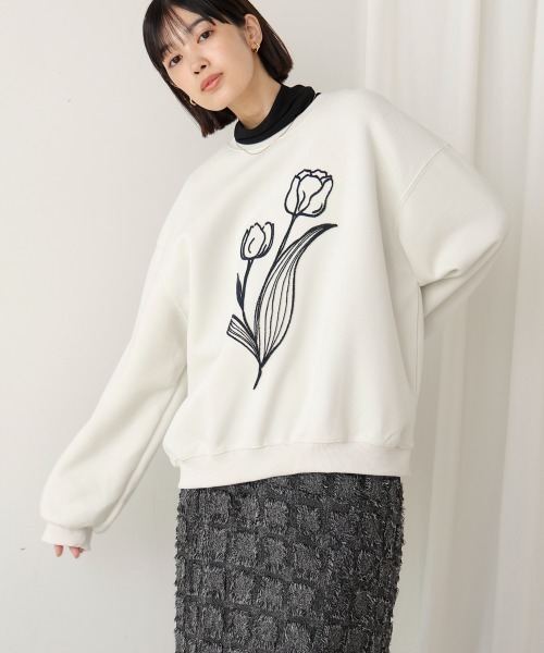 Bou Jeloud(ブージュルード)の「立体刺繍プルオーバー(Tシャツ/カットソー・レディース・アイボリー/ブラック/ベージュ・FREE)」の1枚目の写真