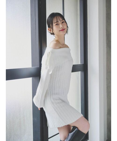 dazzlin（ダズリン）の「【ZOZOTOWN限定】リボンオフショルニットミニワンピース（ワンピース・レディース・ホワイト/チャコールグレー/ブラック/ピンク・FREE）」の12枚目の写真