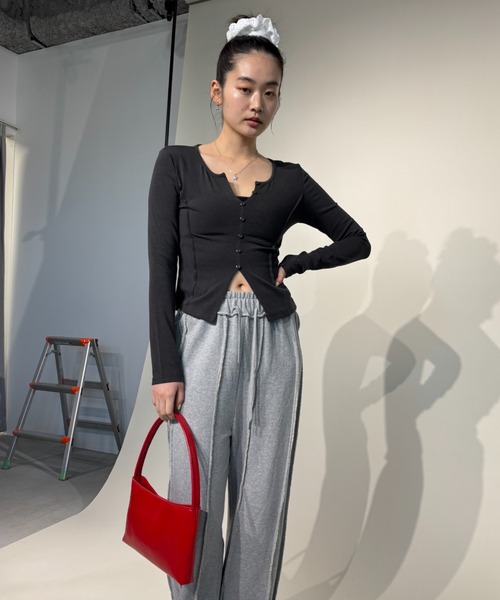 FUULLY STUDIO(フーリィーステューディオ)の「ベーシックスクエアミニバッグ(ハンドバッグ・レディース・レッド/ブラック/アイボリー・FREE)」の11枚目の写真